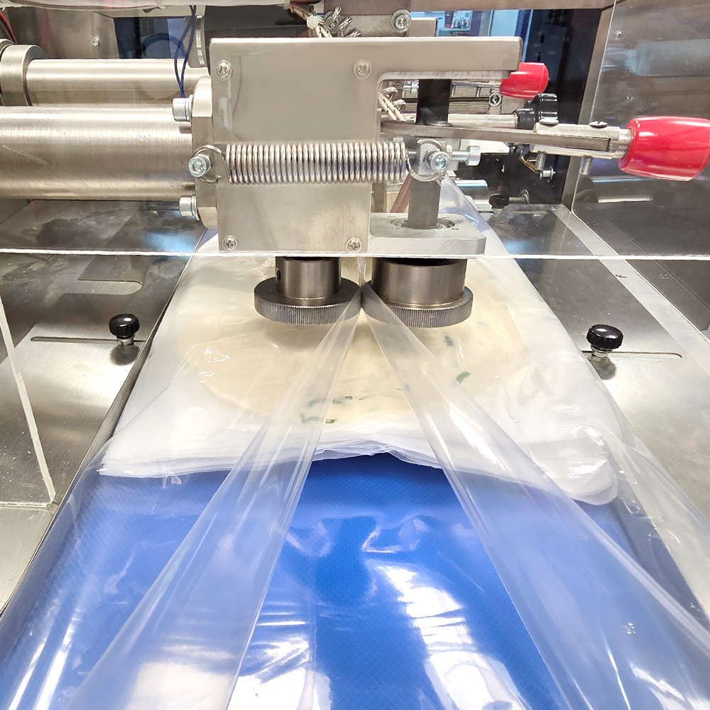 臥式包裝機-下走膜600型-4.jpg