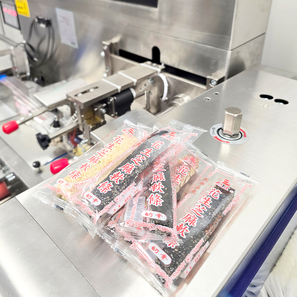 臥式包裝機-下走膜250型-1.jpg